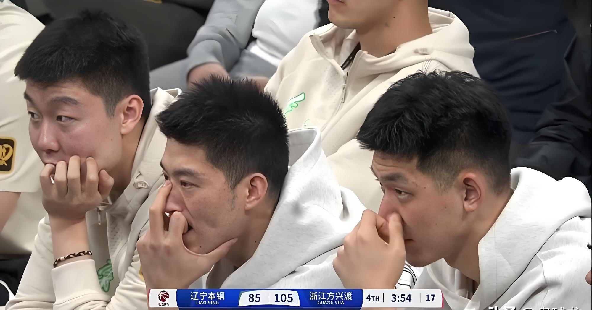 奋力追赶比分的场面,球迷情绪高涨的简单介绍 奋力追赶比分的场面,球迷情绪高涨的简单介绍