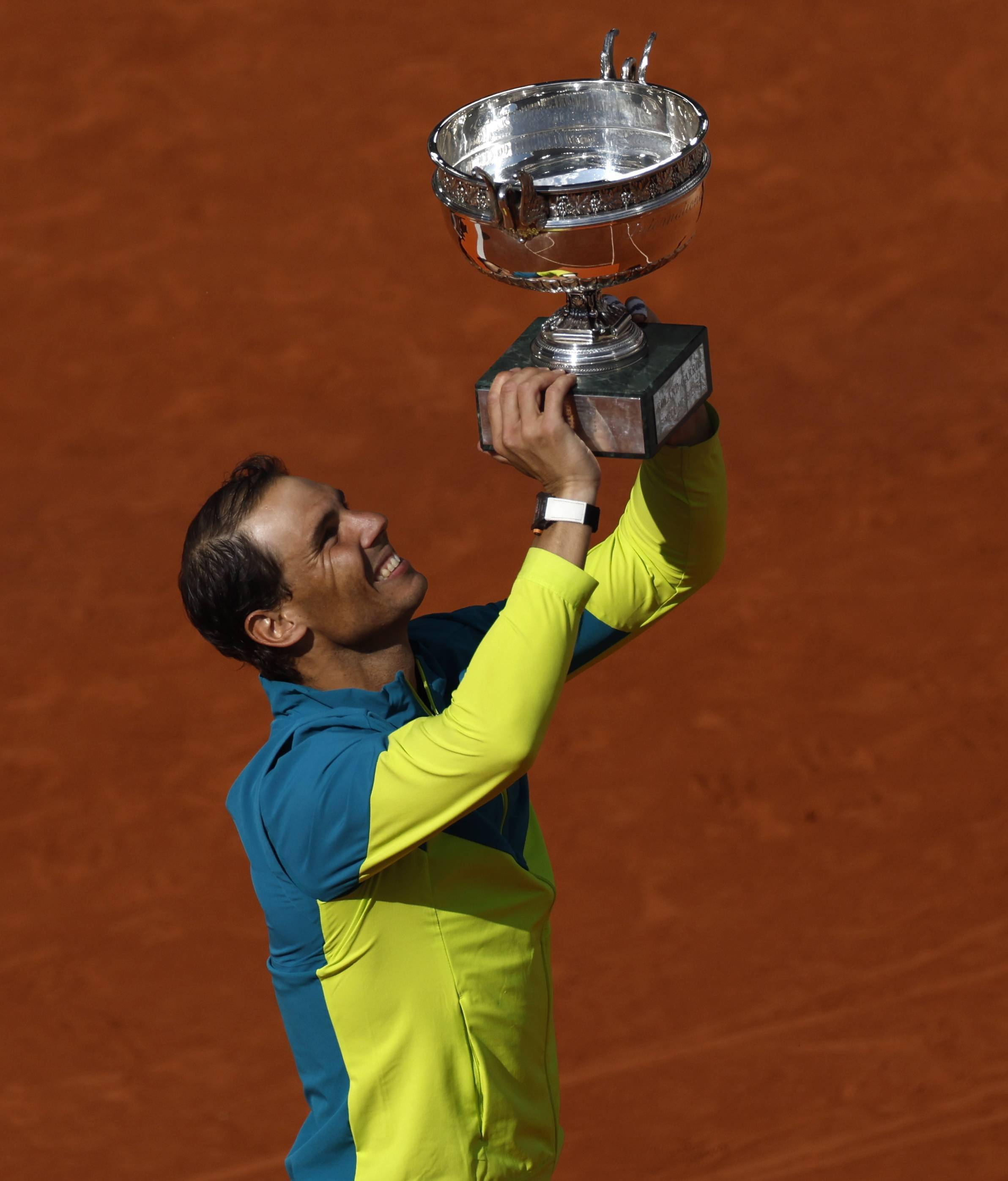 包含ATP总决赛完胜年终总决赛，纳达尔刷新纪录的词条